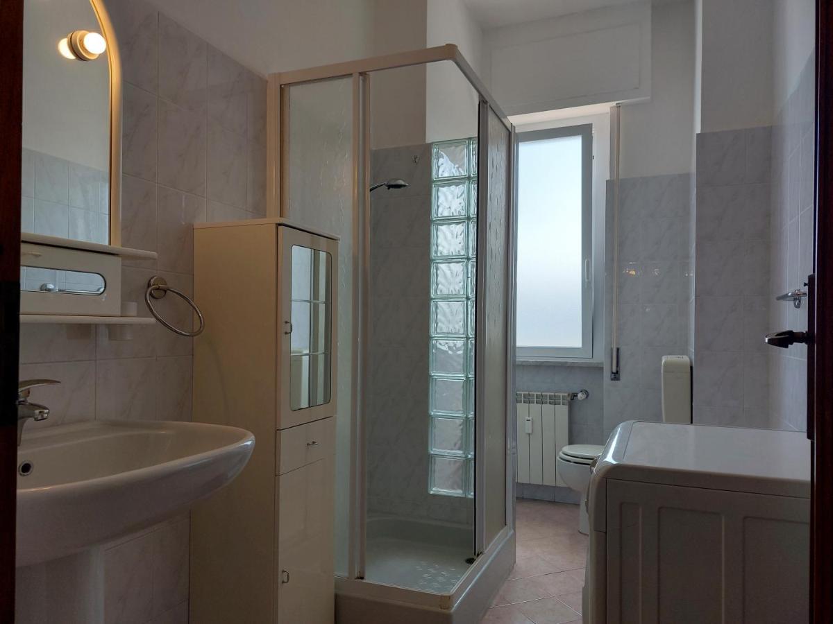 Maremare, Really On The Beach, With Private Parking Savona Exterior photo