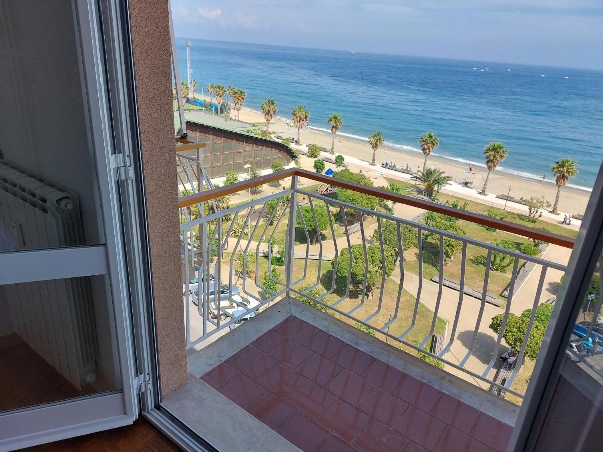 Maremare, Really On The Beach, With Private Parking Savona Exterior photo