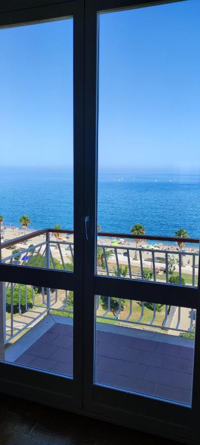 Maremare, Really On The Beach, With Private Parking Savona Exterior photo